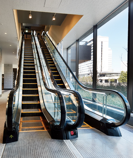 1階エスカレーター（豊洲場外 江戸前市場）