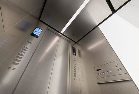 乗用27人乗りエレベーター・かご室天井