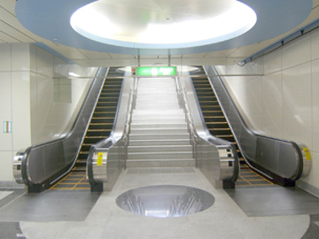 Escalators in R4 Station